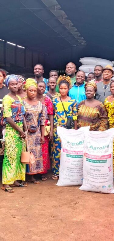 Remise officielle des engrais organiques AgroBio aux bénéficiaires de PUR-ZEDAGA
